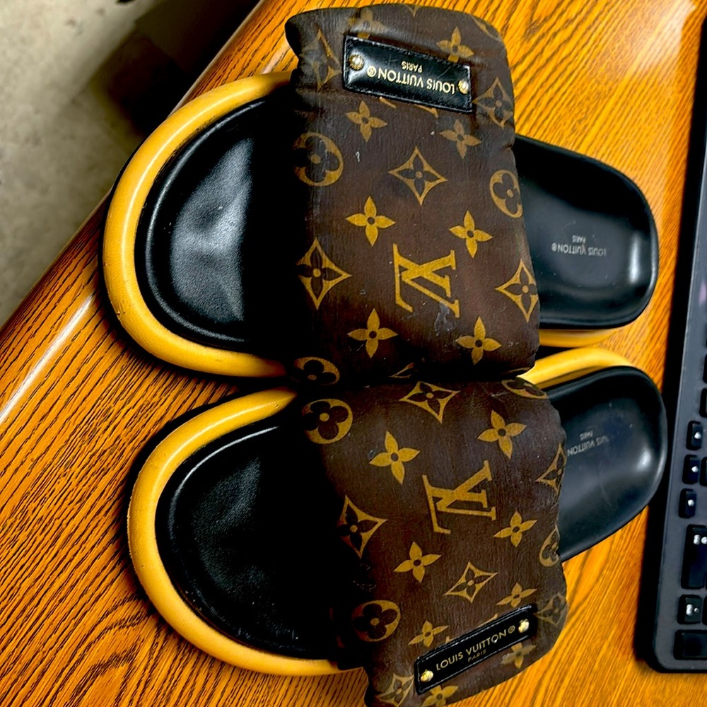 Louis Vuitton slides size 9